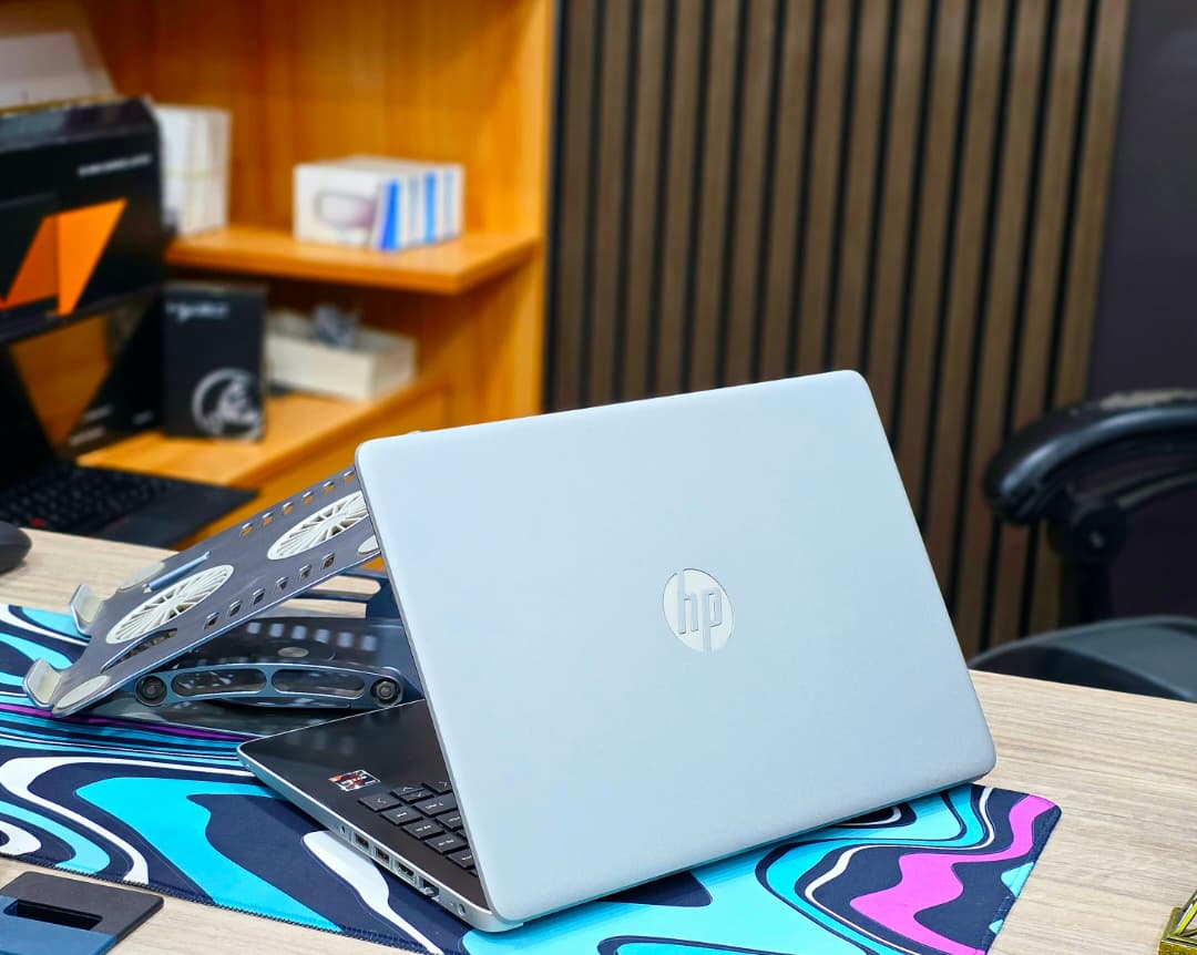 HP Laptop 14-dk0xxx RYZEN 3 ultraslim et très clean