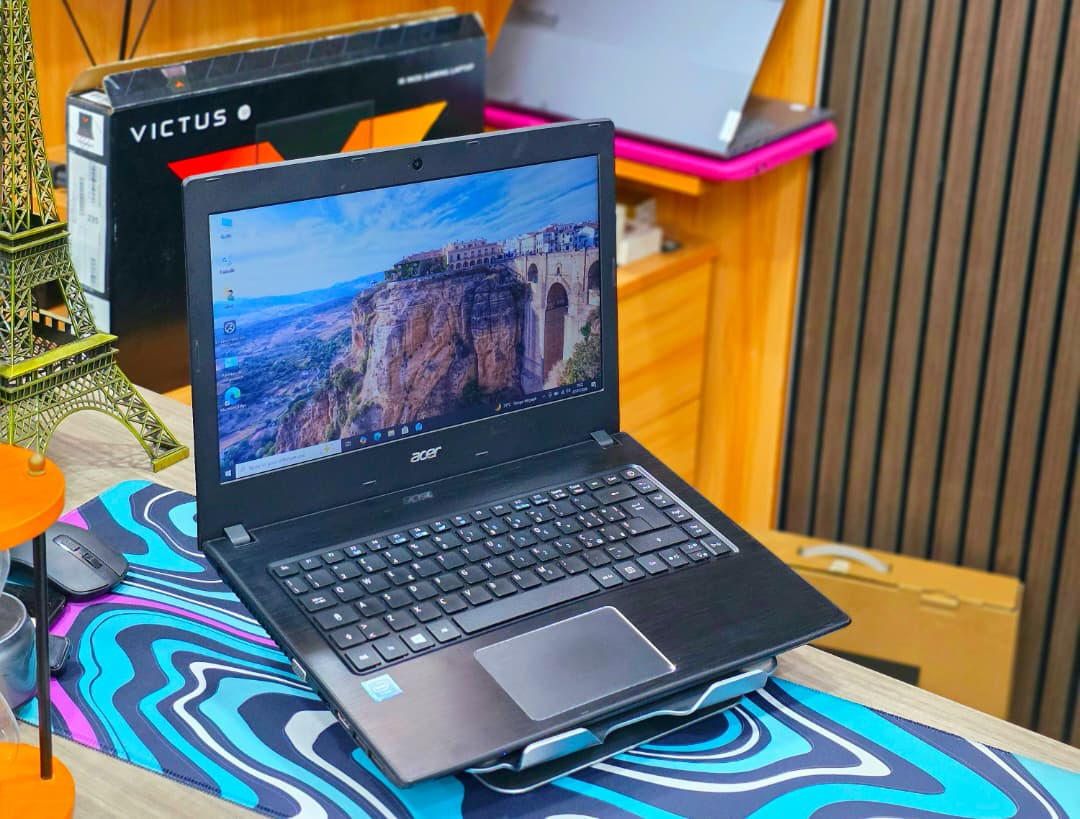 Acer TravelMate dualcore slim et bien clean,  Pc bien rapide et performant